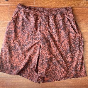 Men’s Lululemon lined shorts